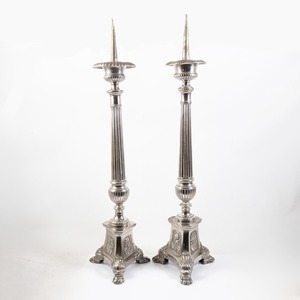 Ensemble de bougeoirs Flame Essence au design classique, en métal durable, pour la décoration de la maison - Product Image 6