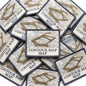 Parche bordado rectangular personalizado al por mayor, insignia de mapa de contorno de cartografía vintage, emblema para ropa con borde Merrow, a granel - Product Image 1