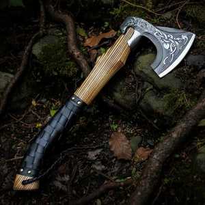 Hache de camping industrielle mini portable ergonomique avec manche en bois, lame en acier forgé et étui en cuir - Product Image 4