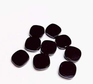 Onyx noir naturel, pierre précieuse en forme de coussin, disque plat poli pour la création de pendentifs, boucles d'oreilles, bagues et bijoux personnalisés - Product Image 1