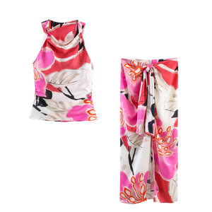 Blusas de Satén Casuales de Verano para Mujer, Estampado Floral Color Rosa, Sin Tirantes, 100% Seda - Product Image 3