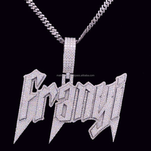 Venta al por mayor de joyería personalizada Hip Hop elegante fuente letra empalme colgante encanto Moissanite diamante nombre colgante para hombres y mujeres - Product Image 1