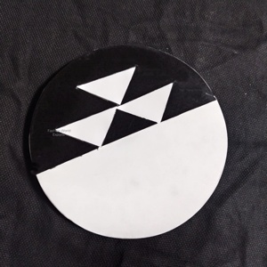 Posavasos de resina y mármol negros con respaldo de corcho antideslizante, perfectos para proteger sus mesas de alfombrillas y almohadillas de anillos de agua - Product Image 1