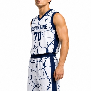 Ensemble de basket-ball personnalisé pour hommes, design personnalisé, prêt pour l'équipe, qualité supérieure, séchage rapide, coupe athlétique, prêt pour l'élite, tissu léger - Product Image 3