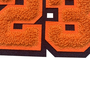 Fournisseur d'usine de patchs en chenille personnalisés pour logos de marques, motifs de lettres, appliques de mode et commandes de vêtements sous marque privée - Product Image 2