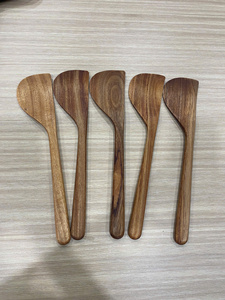 ช้อนไม้ตกแต่งลายประณีตสำหรับเสิร์ฟอาหาร เหมาะสำหรับซูเปอร์มาร์เก็ตระดับนานาชาติและพันธมิตรค้าปลีกสินค้าหรูหรา มีจำหน่ายแล้ว - Product Image 3