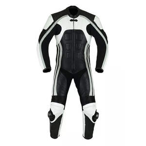Combinaison de course moto homme en cuir noir personnalisée 1 pièce – Vêtement de motard tendance - Product Image 1