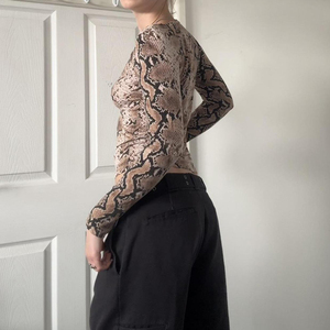 Camisa de manga larga para mujer, cómoda, informal, suave, para actividades diarias, viajes y fines de semana relajados - Product Image 3