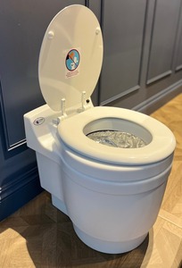 Laveo by Dry Flush, toilette électrique portable - Product Image 1