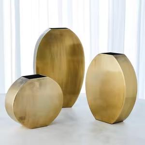 Vases à fleurs contemporains et élégants en métal pour la décoration florale de la maison - Product Image 2