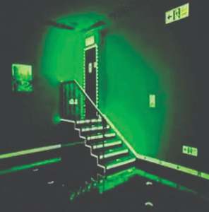 Peinture phosphorescente Safelight pour les escaliers et les voies d'évacuation – Peinture de sécurité Safelight au meilleur prix - Product Image 1