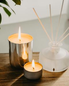 Portavelas Metálico Atemporal para Decoración e Iluminación del Hogar, Crea un Ambiente Relajante con una Elegante Presentación de Luz de Vela - Product Image 4