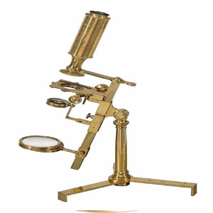 Ensemble de trois loupes en laiton antique sur supports rectangulaires de tailles graduées. Disponible aux prix de gros. - Product Image 6