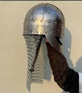 Casque Viking Médiéval avec Aventail en Maille Gravée, Armure Nordique en Acier pour Reconstitutions Historiques, Halloween et Expositions - Product Image 2