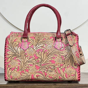 Sacs de voyage de luxe en cuir rose véritable, faits à la main, avec motifs floraux sculptés, élégants, à motif cerise, unisexes, sacs de voyage rapides - Product Image 5