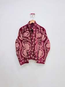 Veste Suzani rose pour femmes, veste courte en velours lisse, veste brodée faite à la main, veste d'hiver, manteau, veste hippie - Product Image 6
