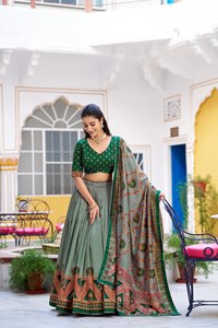 Colección de Lehenga Choli de Seda Estampada, Ropa Étnica India de Diseñador de Moda de Primera Calidad, Ideal para Bodas, Gran Venta - Product Image 3