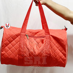 Sac de voyage matelassé en polyester pour femmes, brodé Delta Sigma Soror |   Sac de voyage matelassé sublimé pour femmes Sorority - Product Image 4