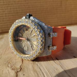 Montre de style personnalisé haut de gamme, boîtier en métal glacé, édition de luxe élégante, lunette glacée, boîtier en acier, style moderne premium - Product Image 2