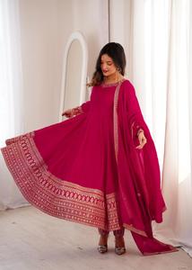 Robe Anarkali en soie Vichitra à fleurs épaisses avec broderie Dori Jari et travail de sequins, châle, dupatta et pantalon, ensemble entièrement cousu - Product Image 2