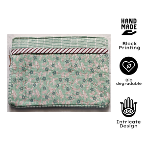 Funda Ecológica para Portátil de Algodón Acolchado con Estampado Floral Hecho a Mano en Jaipur, Cierre de Cremallera y Múltiples Bolsillos para Uso Diario - Product Image 3