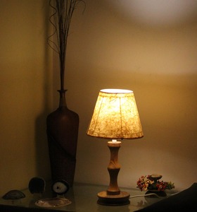 100% fibra de Lokta y su papel tiene una historia budista antigua del Himalaya y produce una luz espectacular alrededor de la lámpara de madera. - Product Image 3