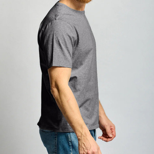 Camiseta Personalizada Premium para Hombre, Corte Cuadrado, Sublimación Personalizada, Cuello en V, Estilo Retro Polo, para Deportes Casuales - Product Image 3