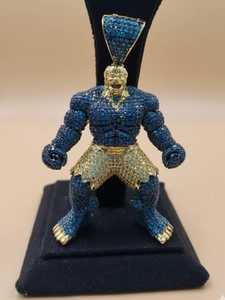 จี้รูปตัวการ์ตูนเงินแท้ชุบทอง 18K ประดับเพชรโมอิสซาไนต์สีน้ำเงินทรงกลมเจียระไนแบบเหลี่ยมเจียรคมสไตล์ฮิปฮอปสำหรับผู้ชาย - Product Image 2