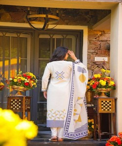 ชุดทำงานพิมพ์ลายแฟนซี USLIN พร้อมผ้าคลุมไหล่ สำหรับงานเทศกาล ราคาขายส่ง เสื้อผ้าชาติพันธุ์ สีน้ำเงินขาว - Product Image 3