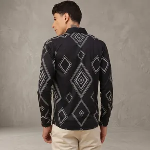 Chemise décontractée d'été pour homme en 100 % coton noir à manches longues avec imprimé géométrique, col rabattu et boutons simples - Product Image 5