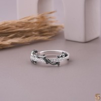 Bague en or blanc 18 carats avec diamant de laboratoire en forme de vigne |    Bague de mariage inspirée de la nature Thorn |   Bague unique |   Satani Brothers