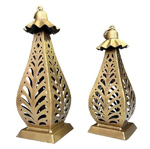 Faroles de Vela con Acabado Dorado Premium, Juego de Faroles con Diseño Artístico de Hojas para Decoración de Interiores, Exteriores, Hogar y Bodas - Product Image 1