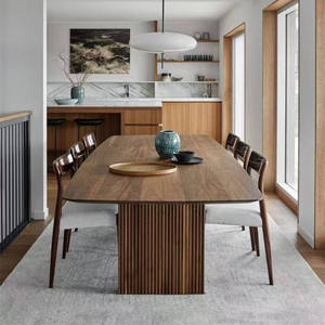 Mesa de Comedor Rectangular Contemporánea de Madera Sólida Daystar Trade Premium, Base de Pedestal Acanalado, Acabado en Madera Enriquecida, Mueble de Comedor de Lujo - Product Image 3