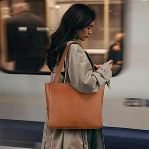 Sac fourre-tout en cuir véritable pour femme, sac à main de travail de grande capacité, sac à main classique en cuir pour le bureau, les voyages et l'usage quotidien - Product Image 2