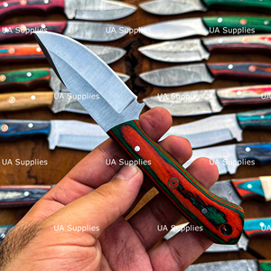 Couteaux à Découper en Gros UA Supplies, Modèles de Couteaux à Lame Fixe de Chasse de Qualité Industrielle, Type Drop Point, Manche en Bois et Résine, en Acier Damas - Product Image 2