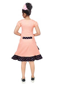 Ensemble haut et jupe pour bébés filles, très demandé, en tissu Crave, confortable et respirant, pour usage quotidien et occasions spéciales, en vente. - Product Image 3