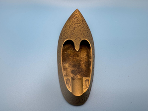 <b>Vintage</b> Hand Engraved Brass Shoe <b>Ashtray</b> Decorative Metal Cigar <b>Ashtray</b> Unique Tabletop Smoking Accessory - Product Image 2