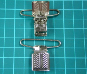 Clips para tirantes DK-575 de 1-1/2 pulgadas sin revestimiento plástico (2 clips y 2 deslizadores) - Product Image 1