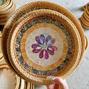 ถาดเสิร์ฟหวายทรงกลมลายสีเขียวประดับเปลือกหอยมุก งานฝีมือสานมือ ถาดโชว์บนโต๊ะ สไตล์โบโฮ ตกแต่งบ้านแนวชายทะเล - Product Image 5