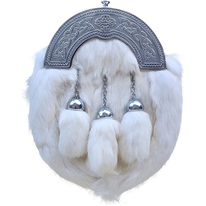 Sporran en fourrure blanche de qualité supérieure avec cantle argenté orné, trois pompons en fourrure et détails de chaîne – Accessoire traditionnel pour kilt écossais des Highlands - Product Image 1