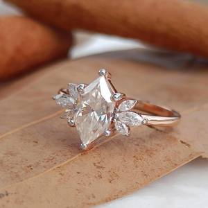 Anillo de Moissanita con Corte Marquesa Holandesa y Racimo de Piedras Preciosas para Mujer, Plata 925 Original con Baño de Oro, Regalo Fino para Enamorados - Product Image 2