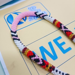 Porte-clés de poignet tendance pour femme, fait main, avec perles imitation perle et pierres, motif diamant bleu, rouge, jaune, noir, or – Idéal comme cadeau - Product Image 5