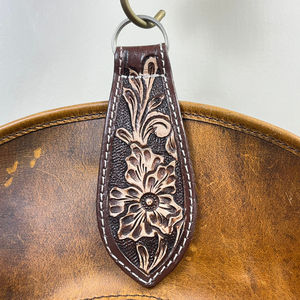 Nouveau Clip à Chapeau en Cuir Western Façonné à la Main avec Aimant Puissant pour Ceintures et Sacs – Porte-Chapeau Élégant à Motif Floral Sculpté - Product Image 4