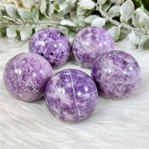 Esfera de Lepidolita Natural Chakralume, Bola de Cristal Tradicional de Color Púrpura, Piedra Curativa para Reiki, Meditación, Amor, Negocios, Servicios, Feng Shui - Product Image 1