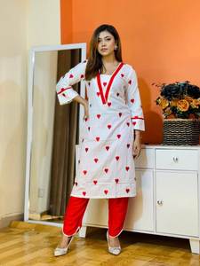 Conjunto Étnico de Tres Piezas de Rayón Slub para Mujer con Dupatta Naznin y Bordado Detallado, Elegante Conjunto de Kurti y Pantalón, Top de 45 Pulgadas - Product Image 4