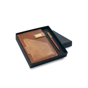 Set Regalo di Lusso per Scrittura Professionale: Penne a Inchiostro Coordinato e Agenda Aziendale Premium Personalizzata con Copertina Rigida - Product Image 1