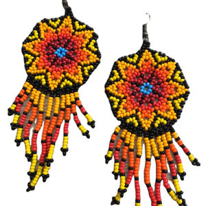 Boucles d'oreilles clous tendance et élégantes pour femmes, style fleur, luxe léger, cadeau d'anniversaire abordable, pour jeunes filles d'Inde - Product Image 1