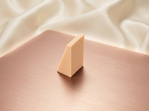 [K-ESSENTIALS] Esponja de Maquillaje Triangular Beige y Borla Profesional sin Látex para Base Líquida y Contorno en Crema - Product Image 6