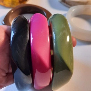 Conjunto de Pulseras de Resina Hechas a Mano, Joyería de Moda Multicolor para Mujeres y Niñas, Artesanía Coleccionable - Product Image 2