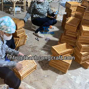 Plateau en rotin à coquille de nacre festonnée, choix durable, décoration artisanale naturelle pour marques éthiques, plateau incrusté de perles - Product Image 3